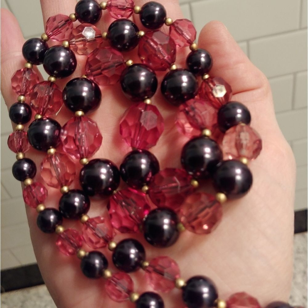 2 for $20 VTG Graduated Fuschia Beaded Necklace - Picture 4 of 8